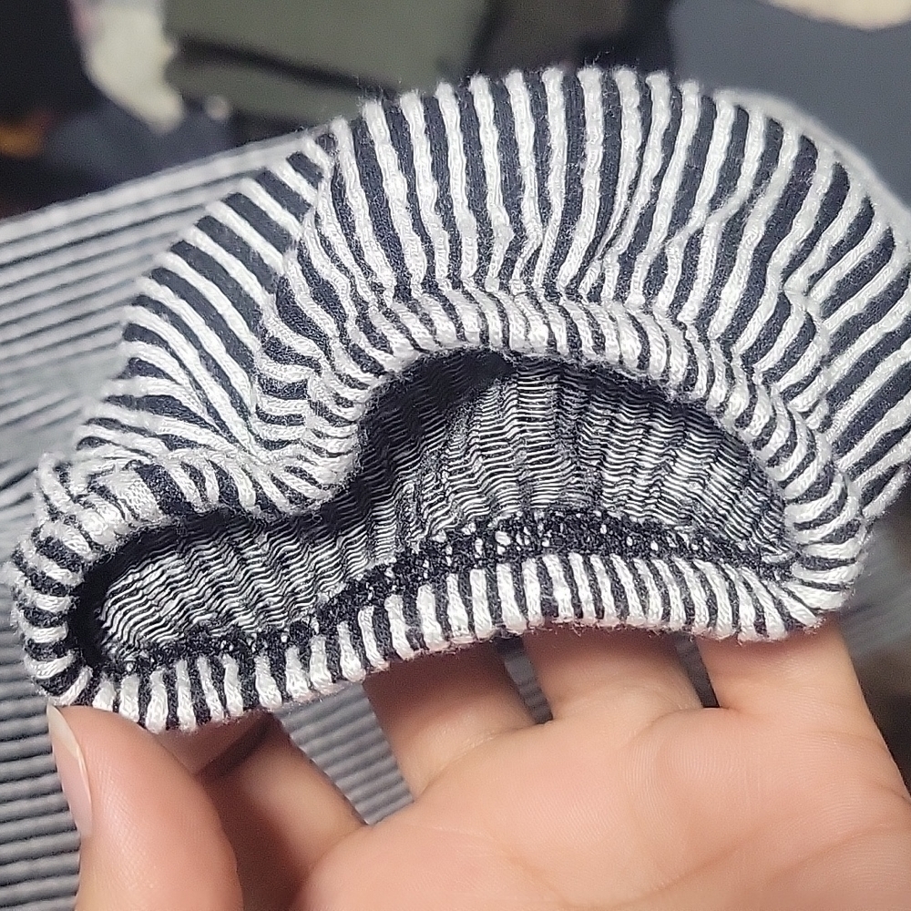 Black and white stripped blouse size Small. Long sleeves - Picture 7 of 7